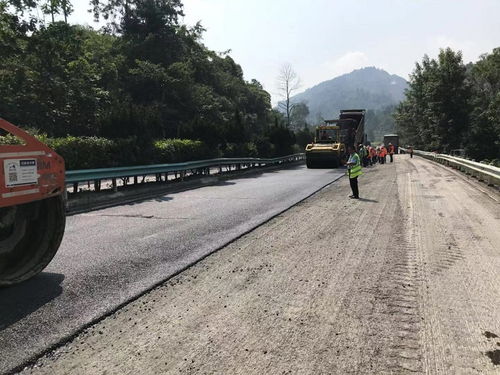 省造價站調研貴新高速公路路面養(yǎng)護工程施工現(xiàn)場