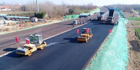 新進(jìn)展!國道204(大場段)改線工程路面瀝青層開始攤鋪