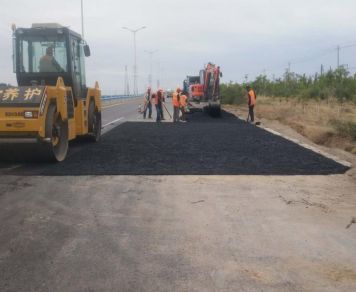 【交通動態(tài)100期】抓養(yǎng)護(hù)、保暢通、促安全-吳忠市交通運輸局開展路面病害搶修工作