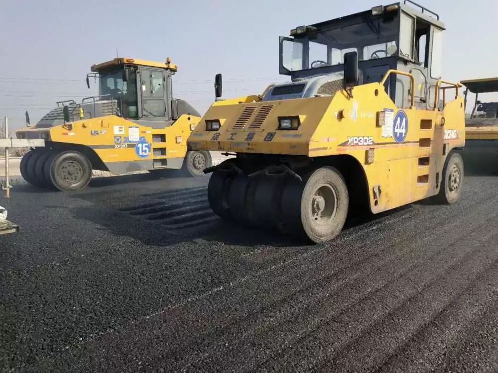 唐廊高速公路路面工程全部完工